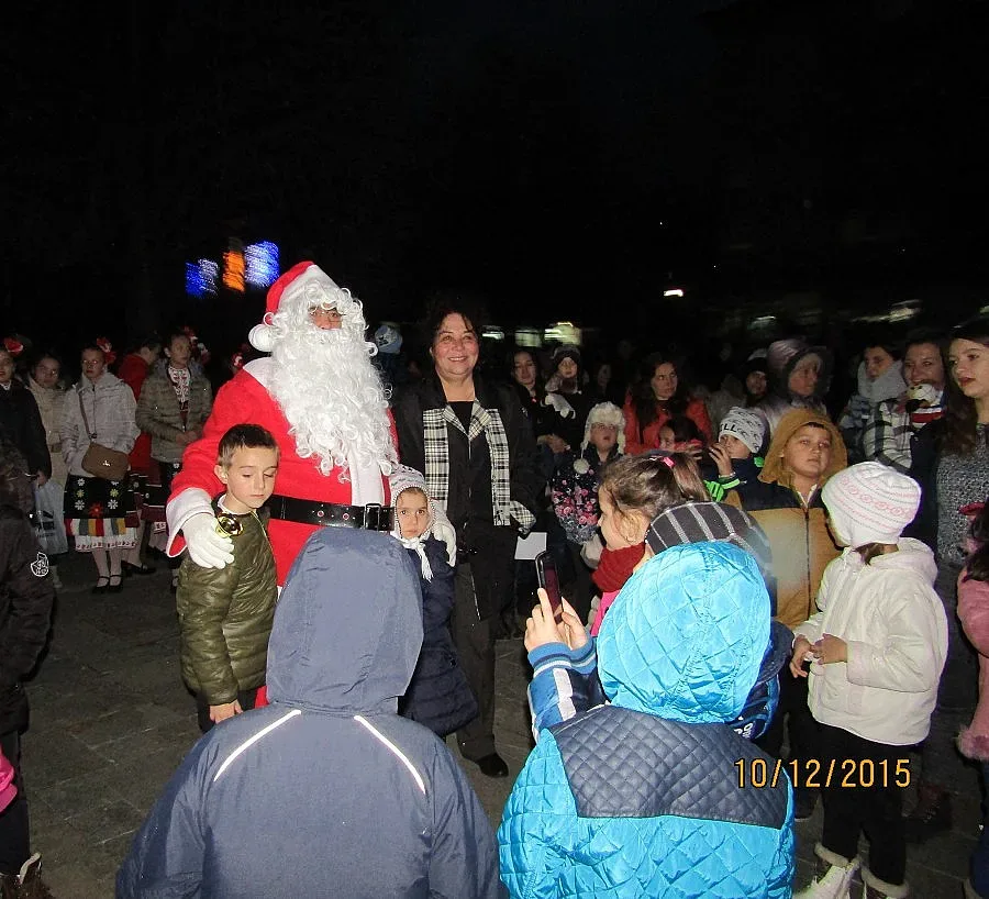 Грейна коледната елха в Крумовград