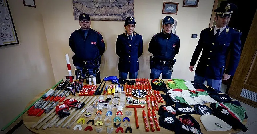 Арестуваха четирима българи за безредиците в Неапол