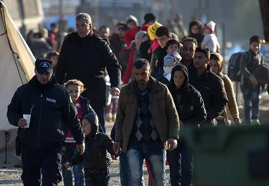 Евродепутати: Няма солидарност по въпроса с бежанците