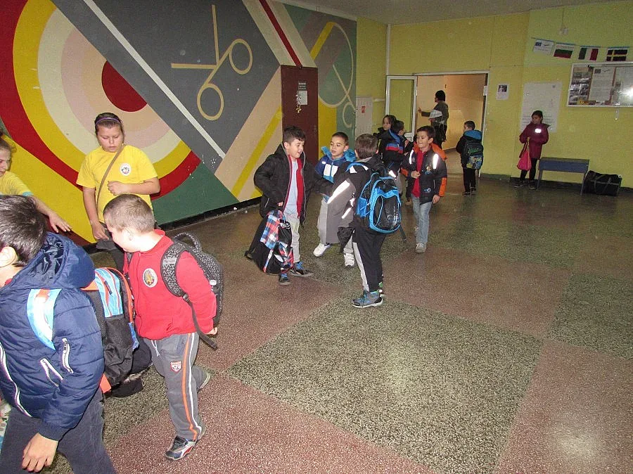 Първолаци и учителка със салмонела в Русе