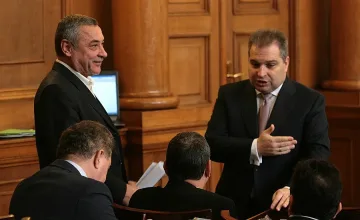 Гроздан Караджов последва Радан Кънев, хвърли и оставка