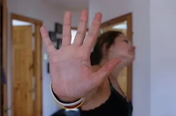 Без романтика днес, студ и работа сковава самотниците