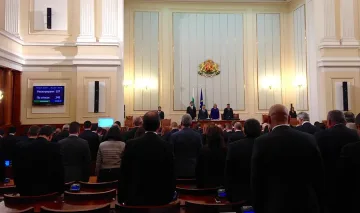 Последно сбогом на Димитър Попов, парламентът отдаде почит