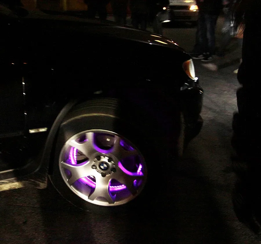 Данъчни проверяват автокъщи в Дупница