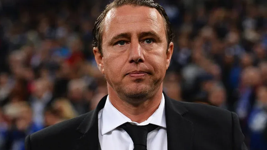 Жената дърпа Реге към Щатите