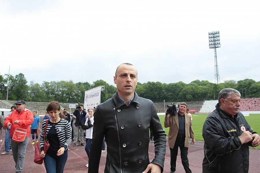 "Барса" иска Бербо за резерва на Меси