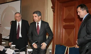 Президентът: Бъдещето не минава през тръбите за газ