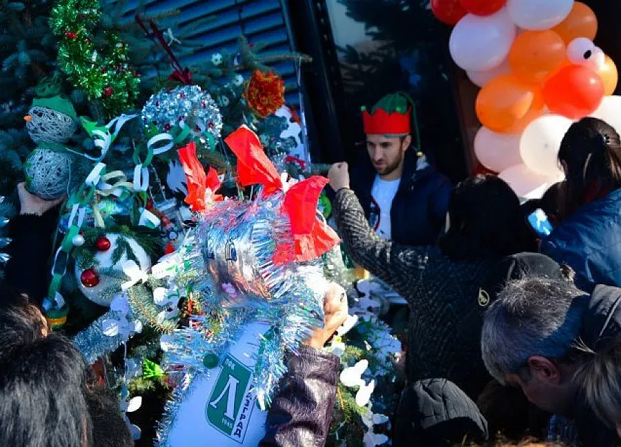 800 деца украсиха елхата с "Лудогорец"