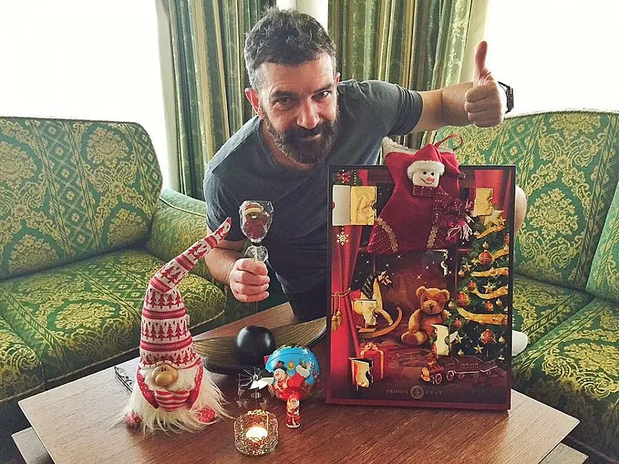 Бандерас празнува Никулден с гаджето