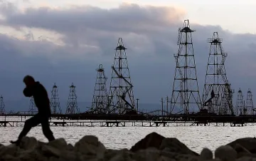32-ма изгоряха на нефтена платформа