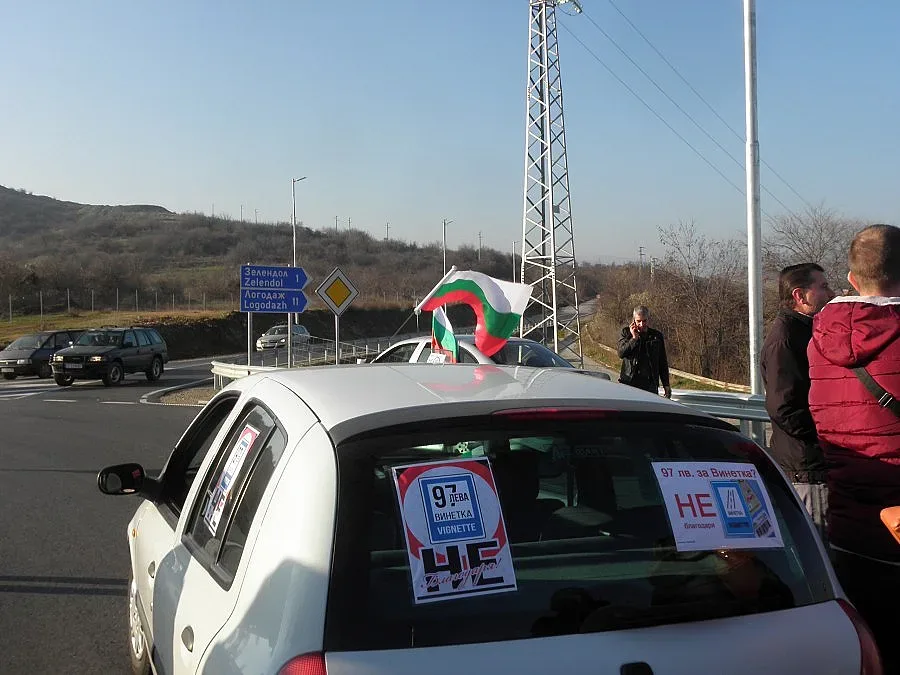 Протести срещу цената на винетките затвориха "Тракия" и "Струма"
