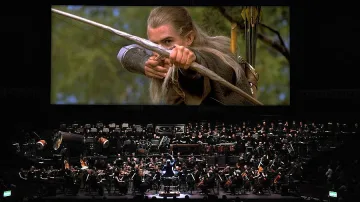 Строят гигантска сцена за "Властелина"