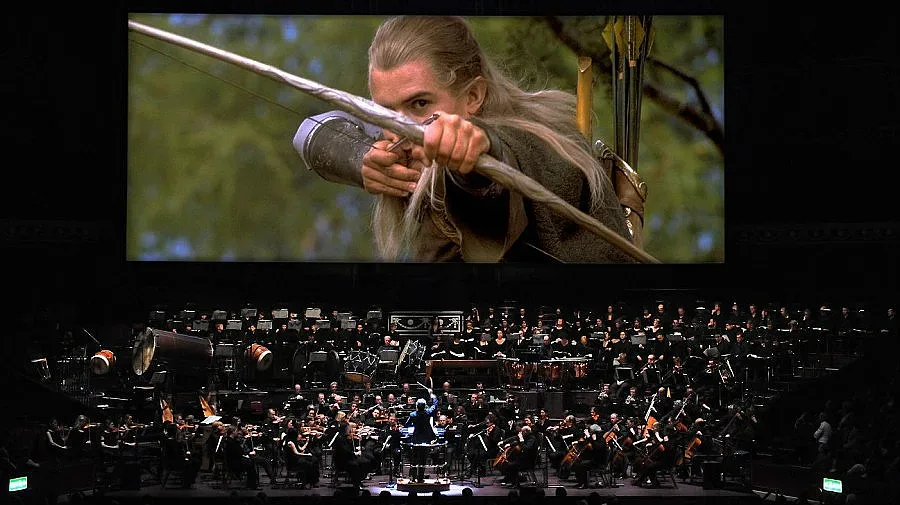 Строят гигантска сцена за "Властелина"