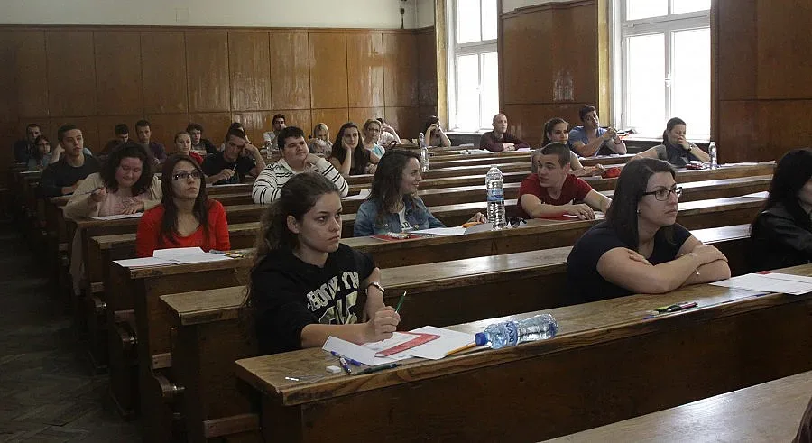 Заплата според университета