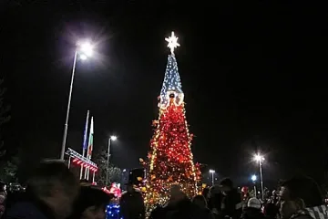 Плевен грейна с коледна украса (ВИДЕО)