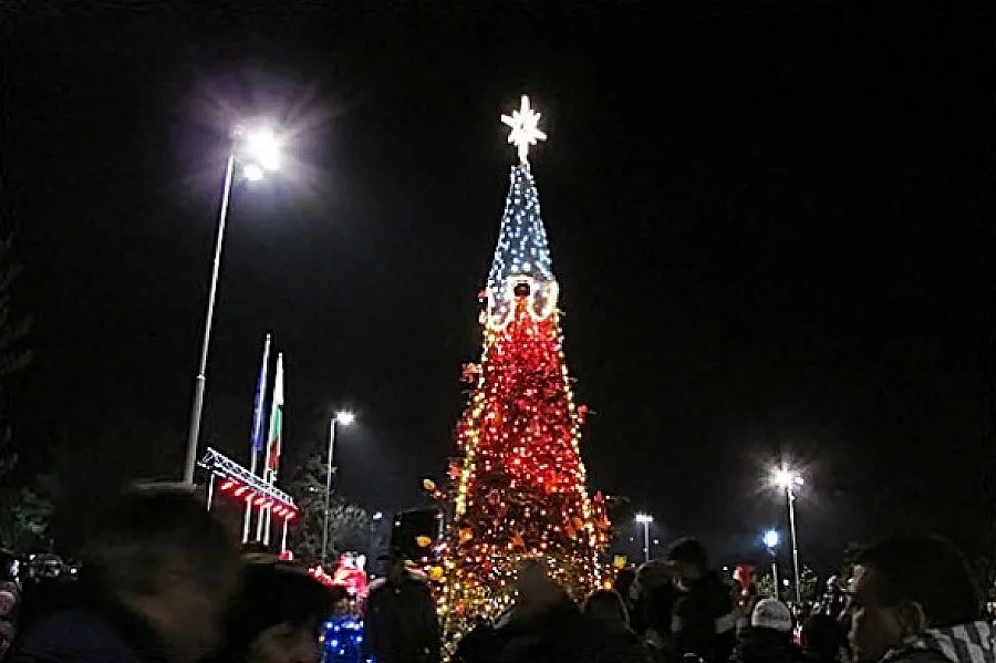 Плевен грейна с коледна украса (ВИДЕО)