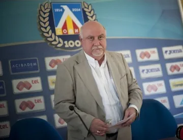 Драма около Баждеков, остана шеф в "Левски" със 7:2