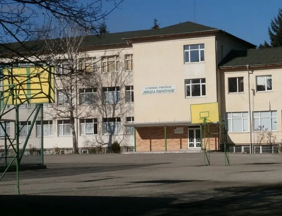 Разпитват кмет и школски директор за инцидента с Наско