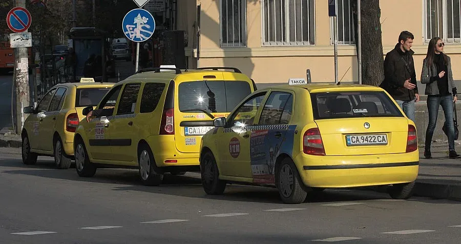 Таксиджиите на трудов договор от 1 април