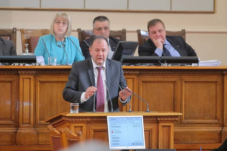 Миков: Топим се със 110 човека на ден