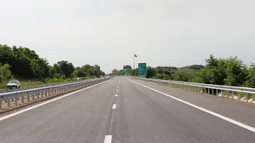 Камион се обърна на "Тракия" 