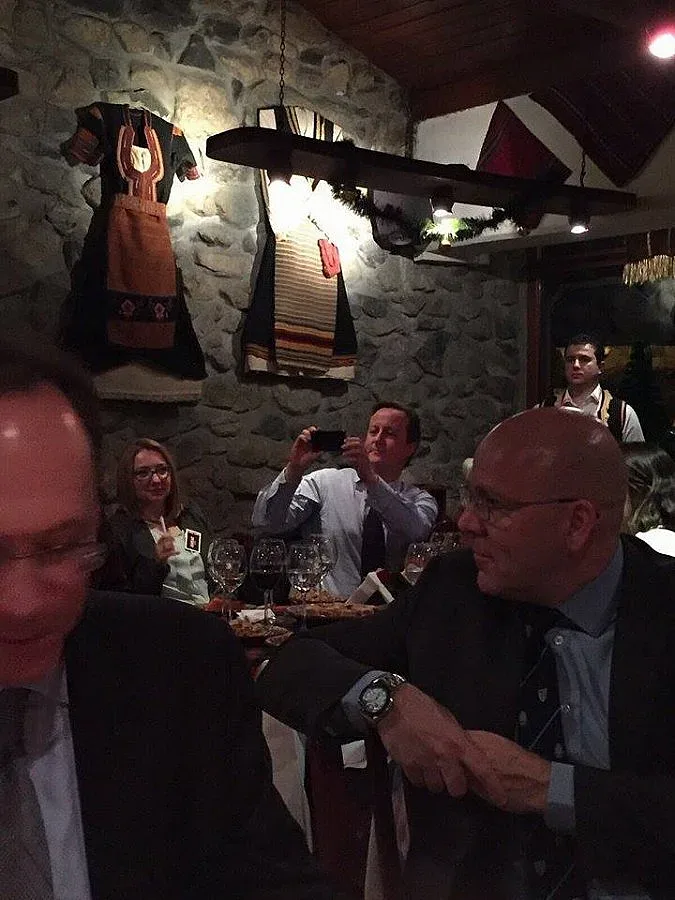 Глезят Камерън с български манджи