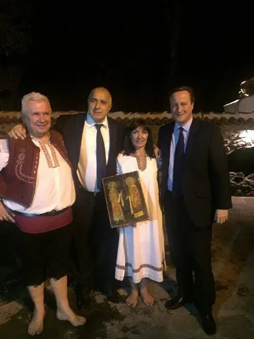 Бойко показа нестинари на Камерън