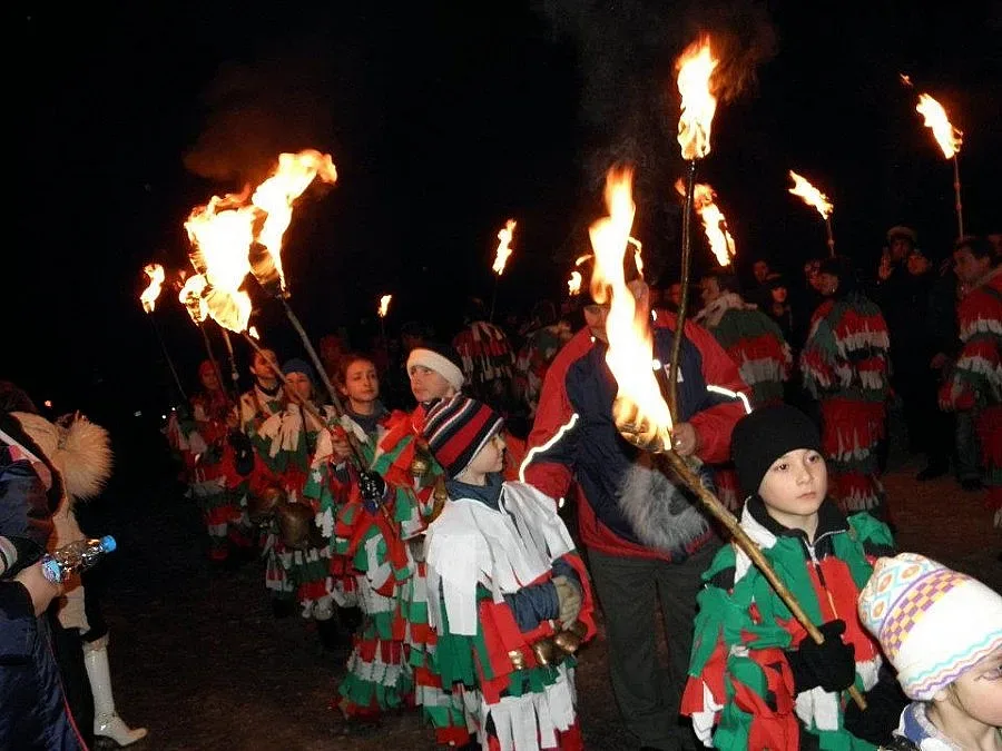 Пернишката Сурва - весела и страшна