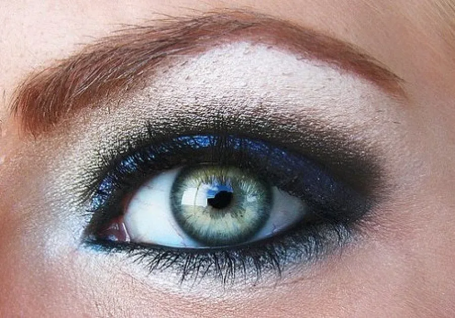 Зелето трие сенки под очите