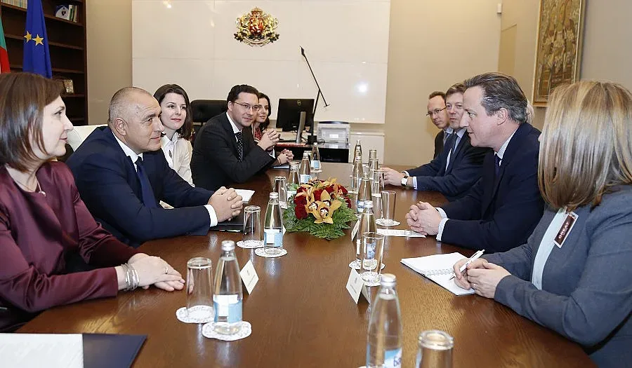 Камерън: Да разбием ДАЕШ