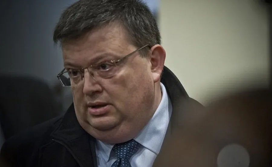 Издирват с кого си говорят Янева и Ченалова