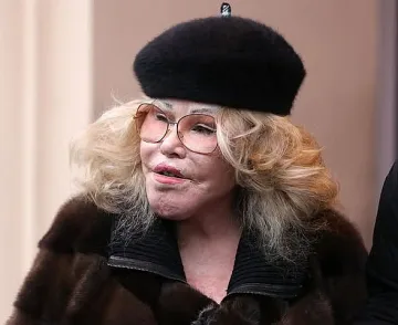 Отиде си жената котка. С невероятен живот