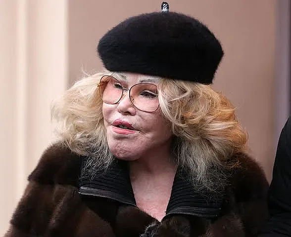 Отиде си жената котка. С невероятен живот