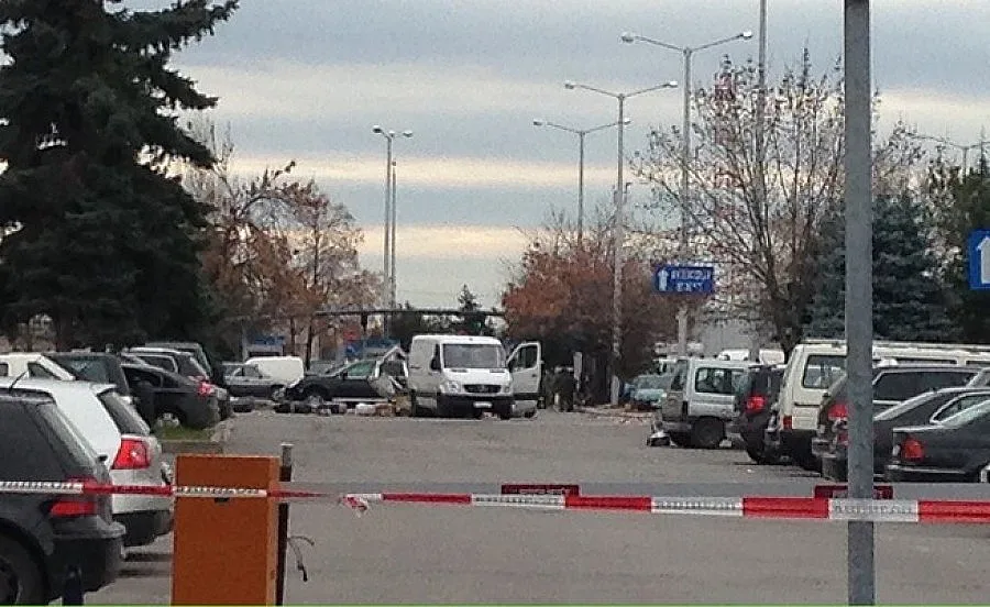 Единият арменец от буса на летището каца у нас