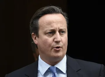 Водят Камерън на границата