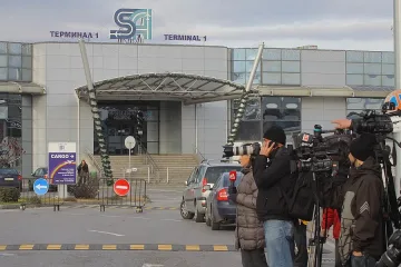 Арменци докарали от Турция буса на летището