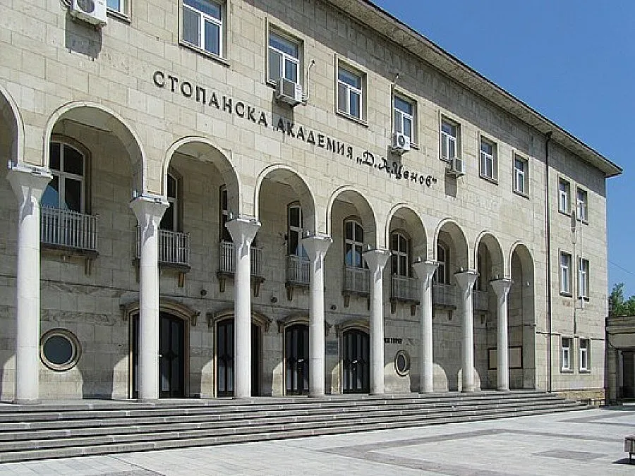 Свищовската академия в клопката на Темида