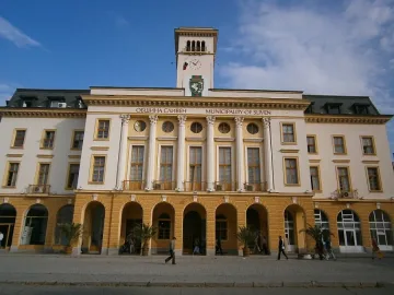 Предлагат заплатите на съветниците в Сливен да паднат повече от два пъти