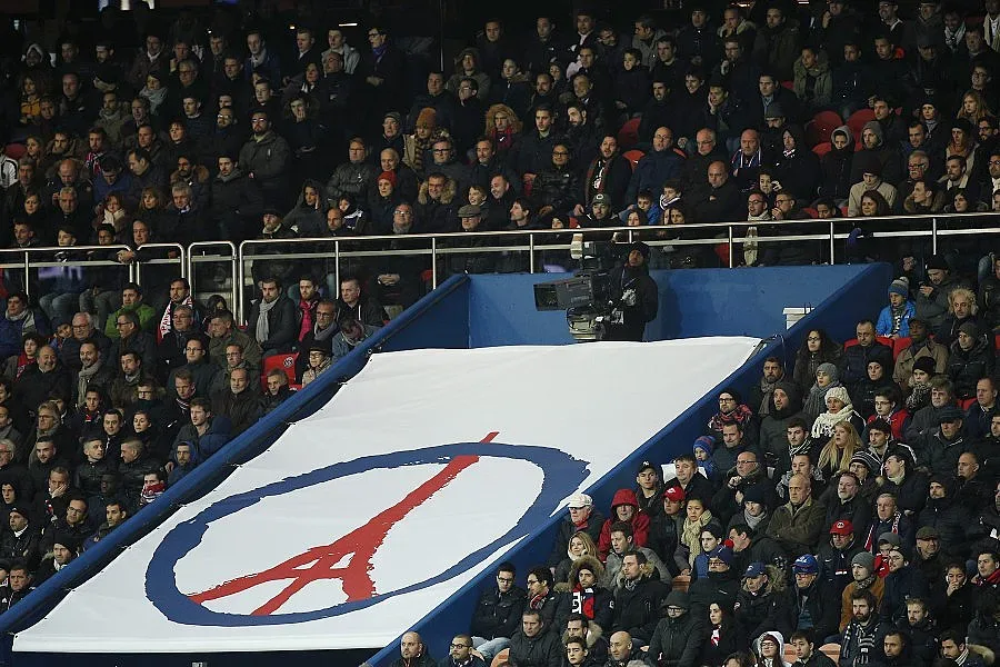 Задържаха жена, свързана с атентатите в Париж