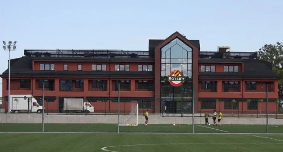 Удариха базата на "канарчетата"