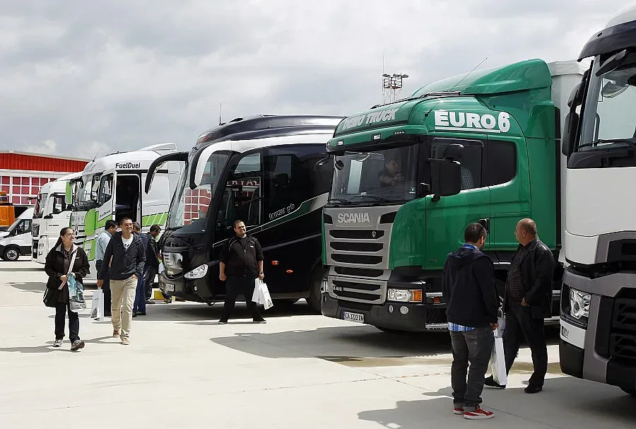 Опашка на Дунав мост заради дебитни карти