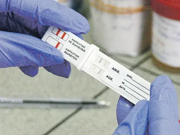 Родители подписват декларации за наркотестове в училище