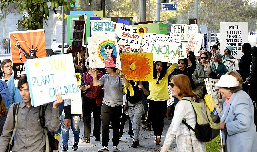 Стотици хиляди на протест заради борбата с климатичните промени