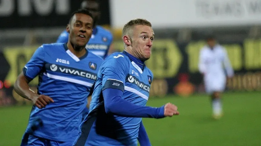 "Левски" разнищи "Славия" и се върна на върха