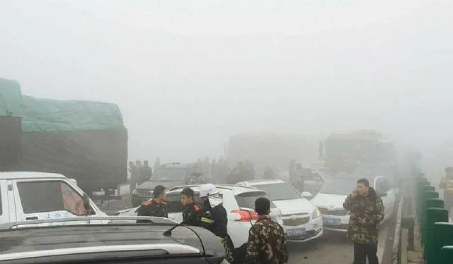 Верижна катастрофа с 47 автомобила в Китай, има загинали