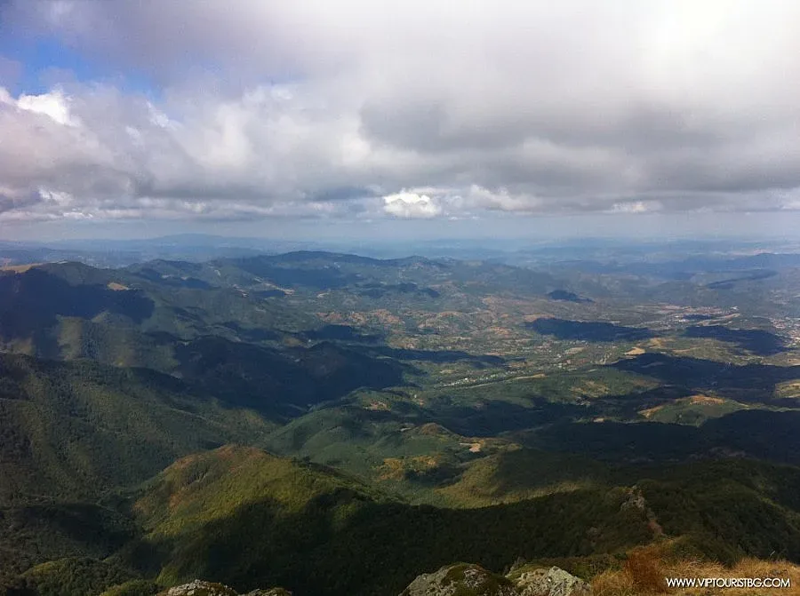 Свлачище затвори път в Троянския балкан