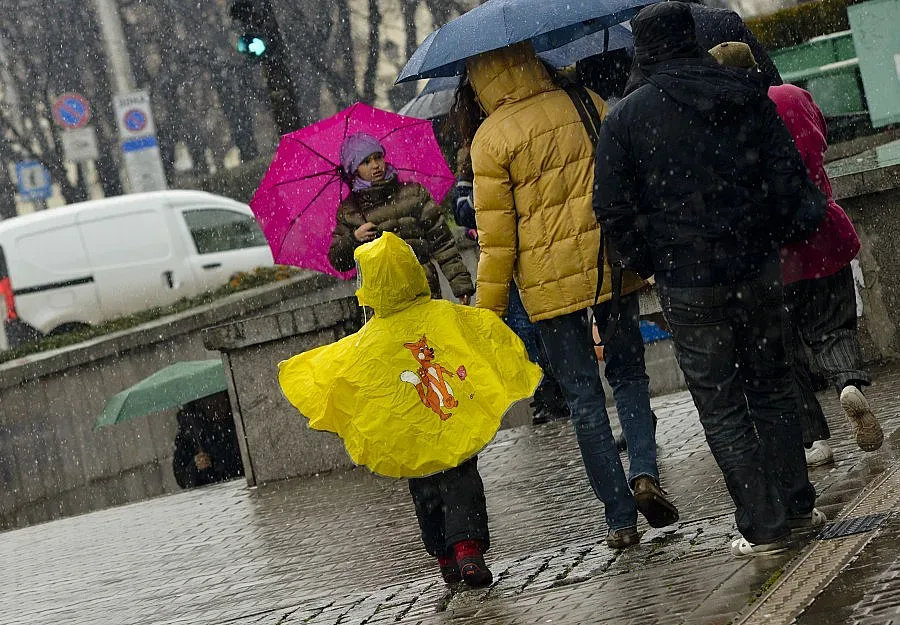 Жълт код за интензивни валежи в три области