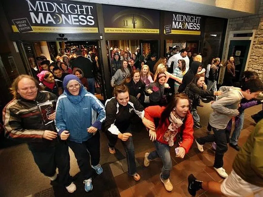 Американци се бият за намалени стоки