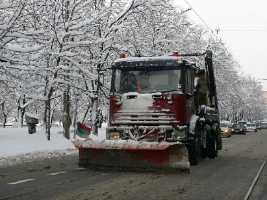 Снегът спря движението на камиони по АМ "Хемус"