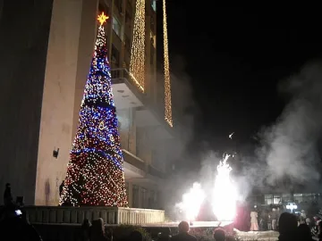 На 4 декември грейва коледната елха в Добрич